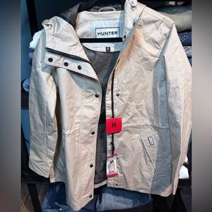Hunter Women's Jacket Water Resistant,  Hooded Mid Weight Tan Medium NWT
